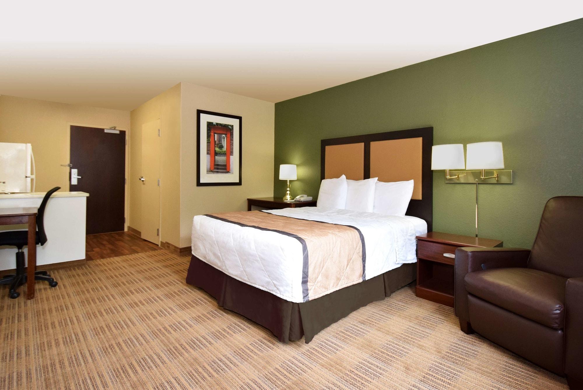 Extended Stay America Select Suites - Tampa - North - Usf - Attractions Temple Terrace Exterior photo