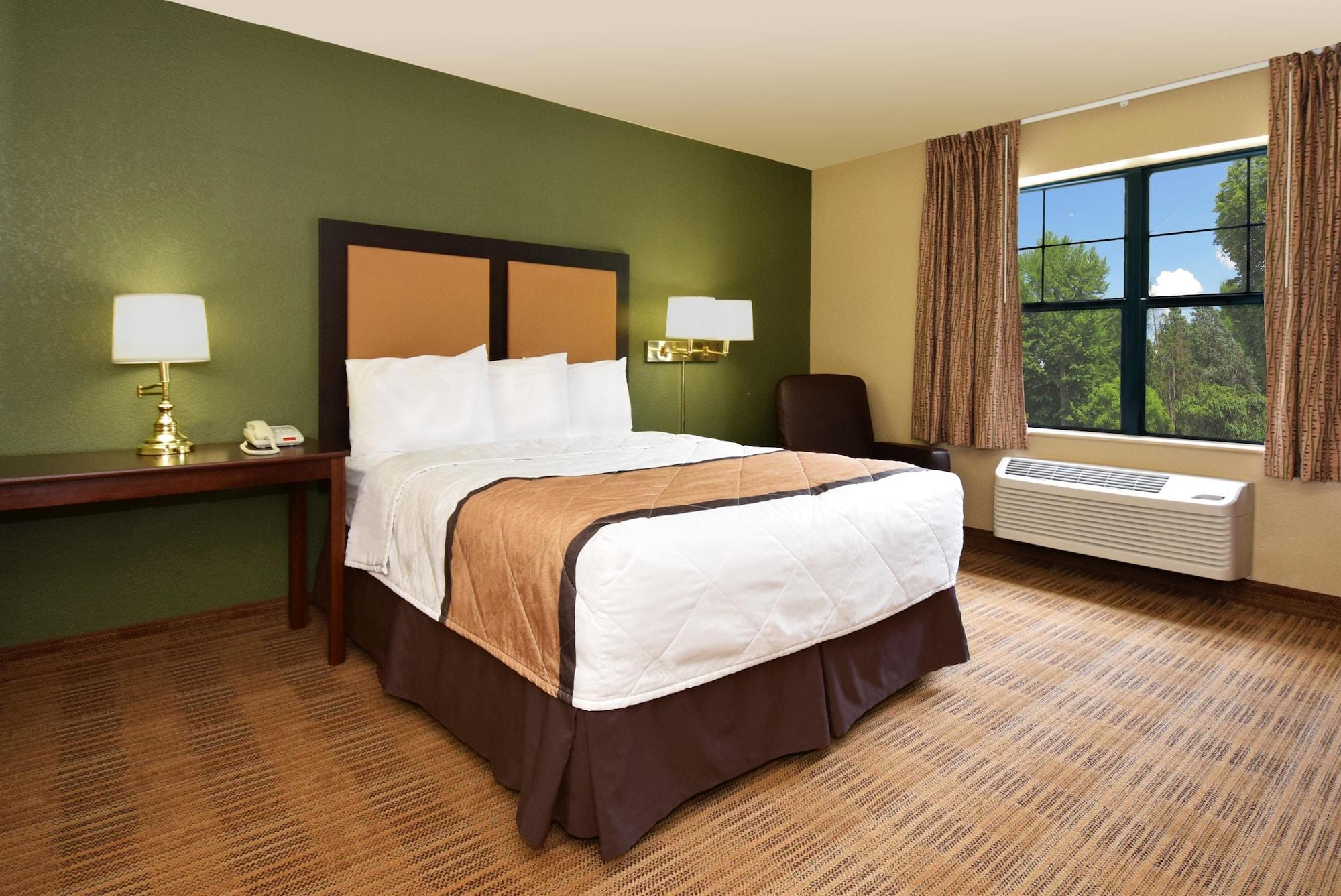Extended Stay America Select Suites - Tampa - North - Usf - Attractions Temple Terrace Exterior photo