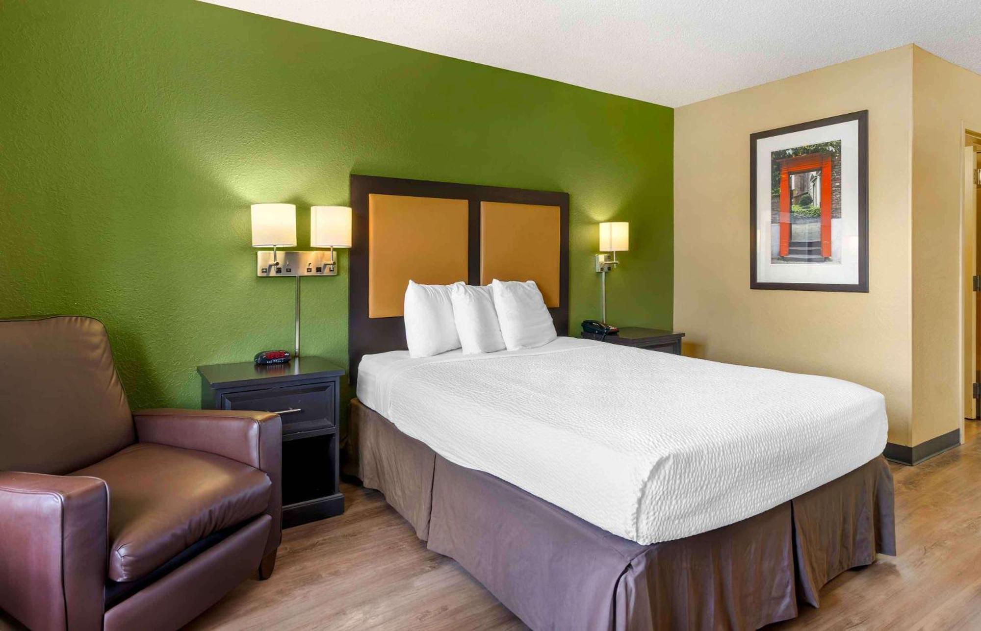 Extended Stay America Select Suites - Tampa - North - Usf - Attractions Temple Terrace Exterior photo