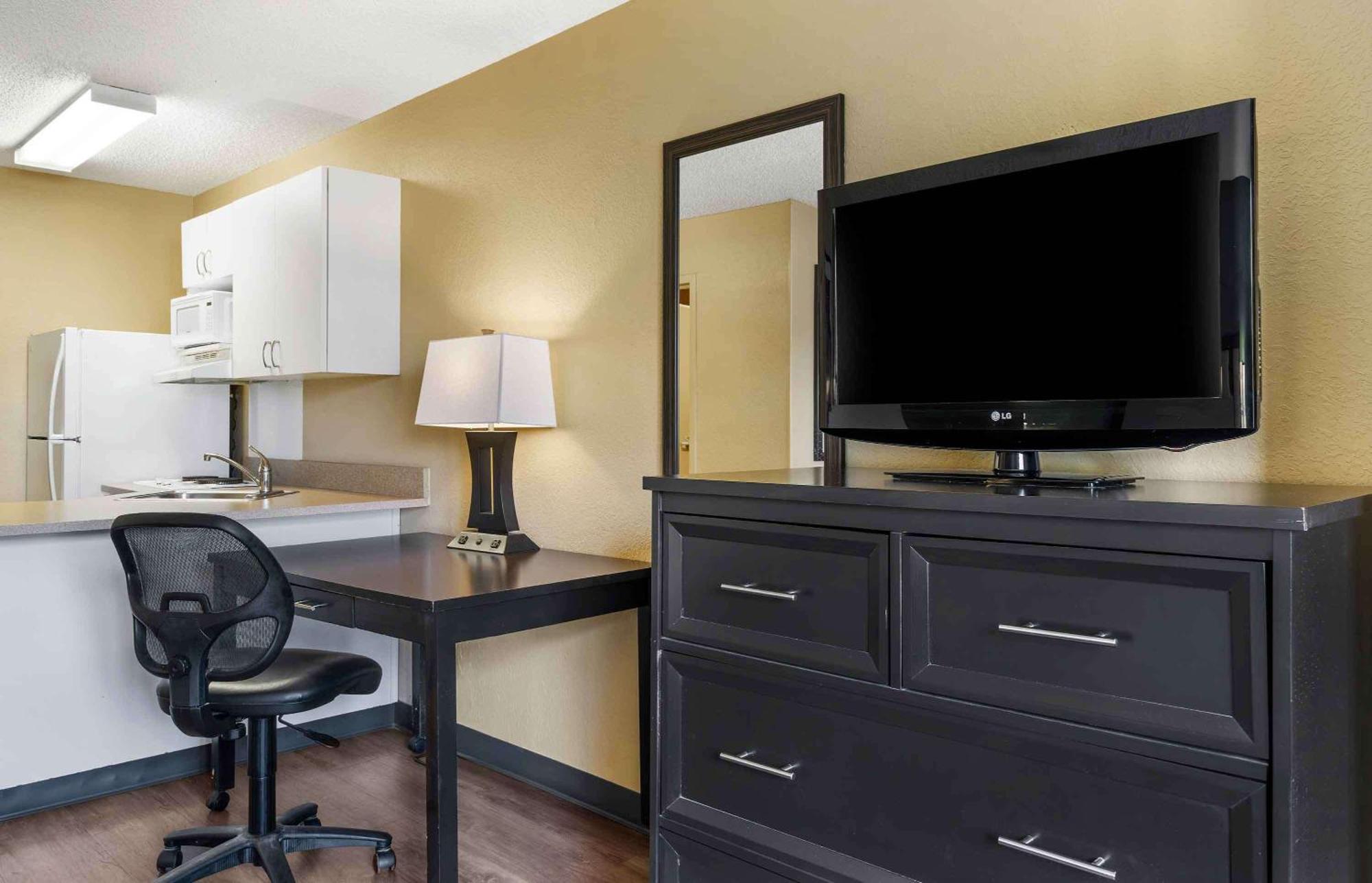 Extended Stay America Select Suites - Tampa - North - Usf - Attractions Temple Terrace Exterior photo