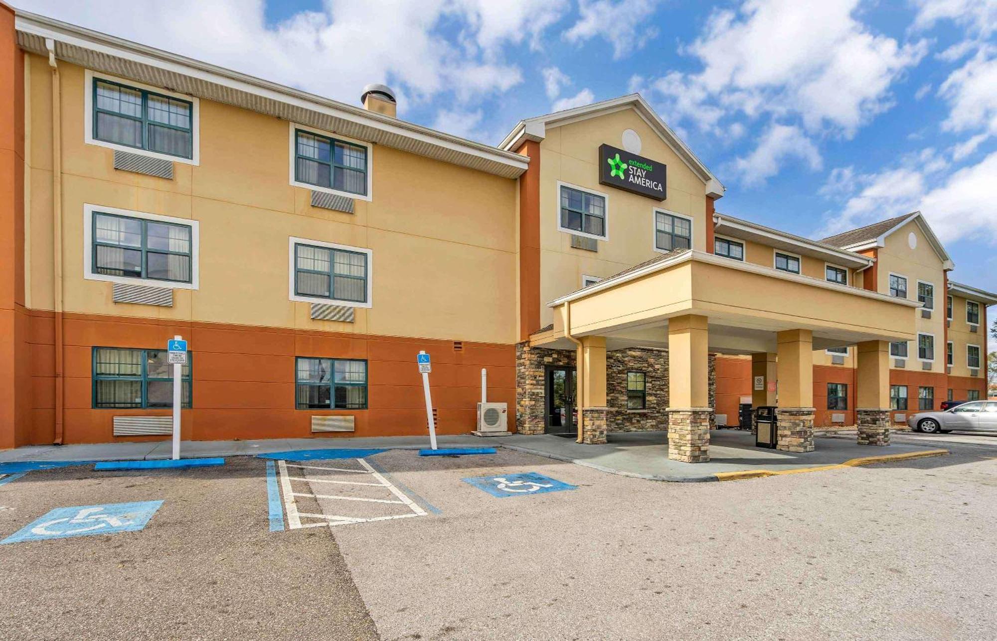 Extended Stay America Select Suites - Tampa - North - Usf - Attractions Temple Terrace Exterior photo