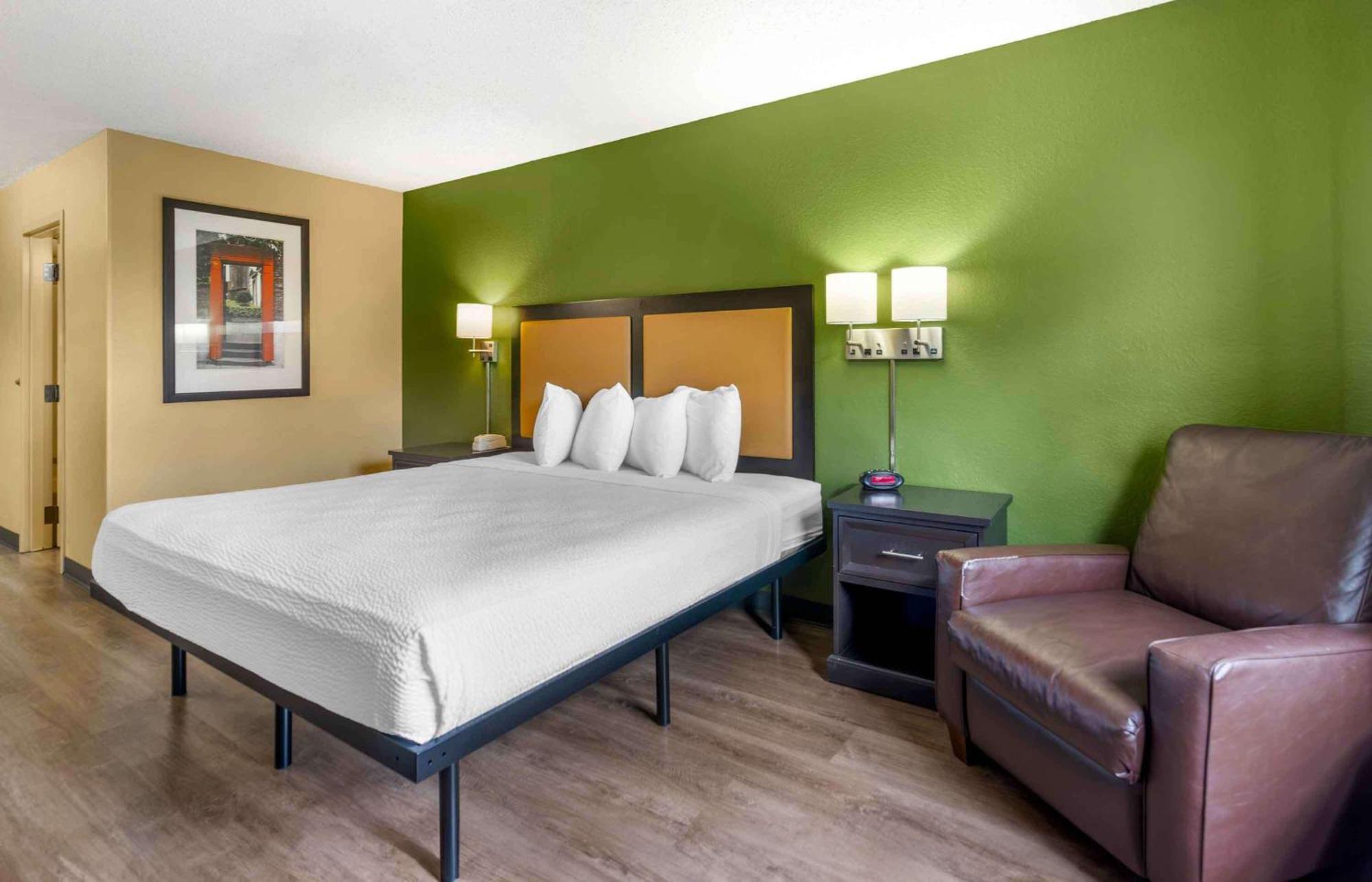 Extended Stay America Select Suites - Tampa - North - Usf - Attractions Temple Terrace Exterior photo