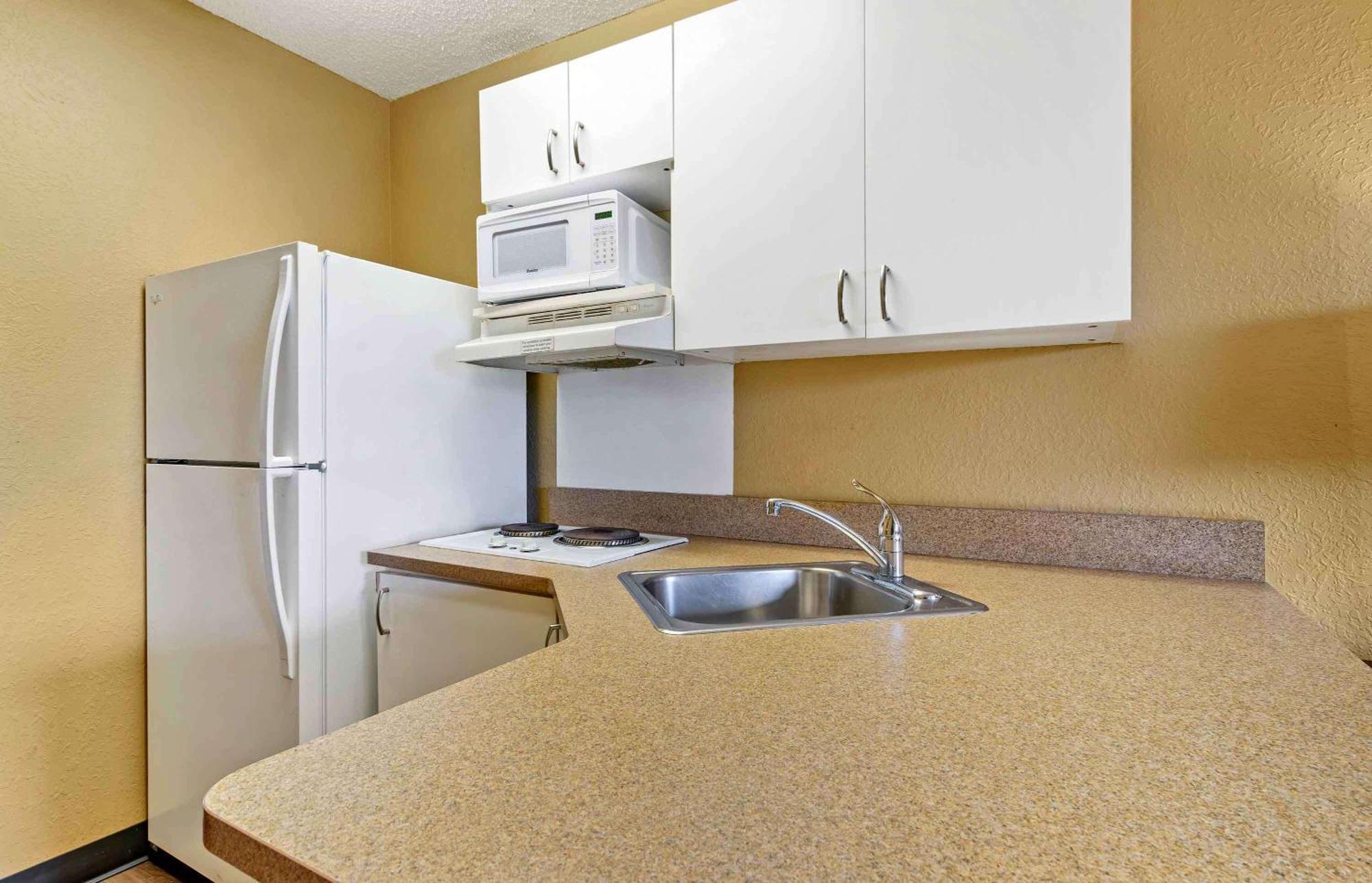 Extended Stay America Select Suites - Tampa - North - Usf - Attractions Temple Terrace Exterior photo